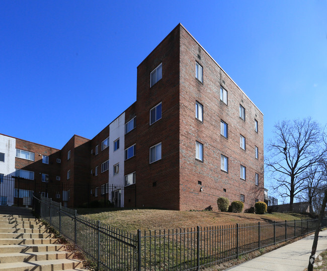Building Photo - 10 Halley Pl SE