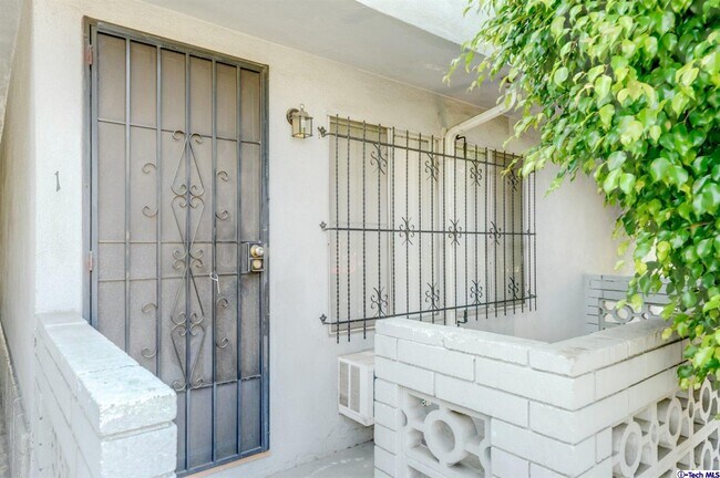 Foto del edificio - 1800 N Harvard Blvd