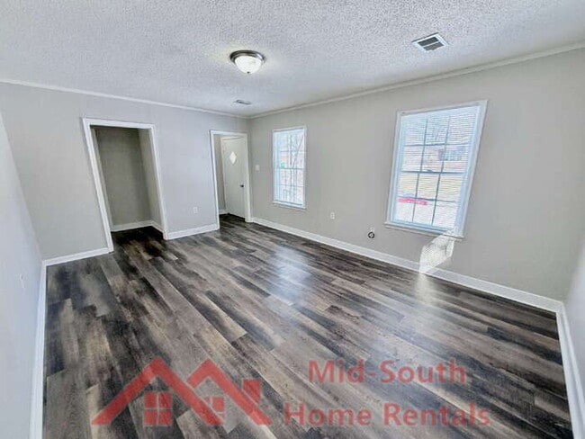 Building Photo - 101 E Davant Ave