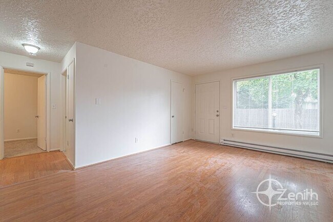 Building Photo - 8412 SE Meadow Ln