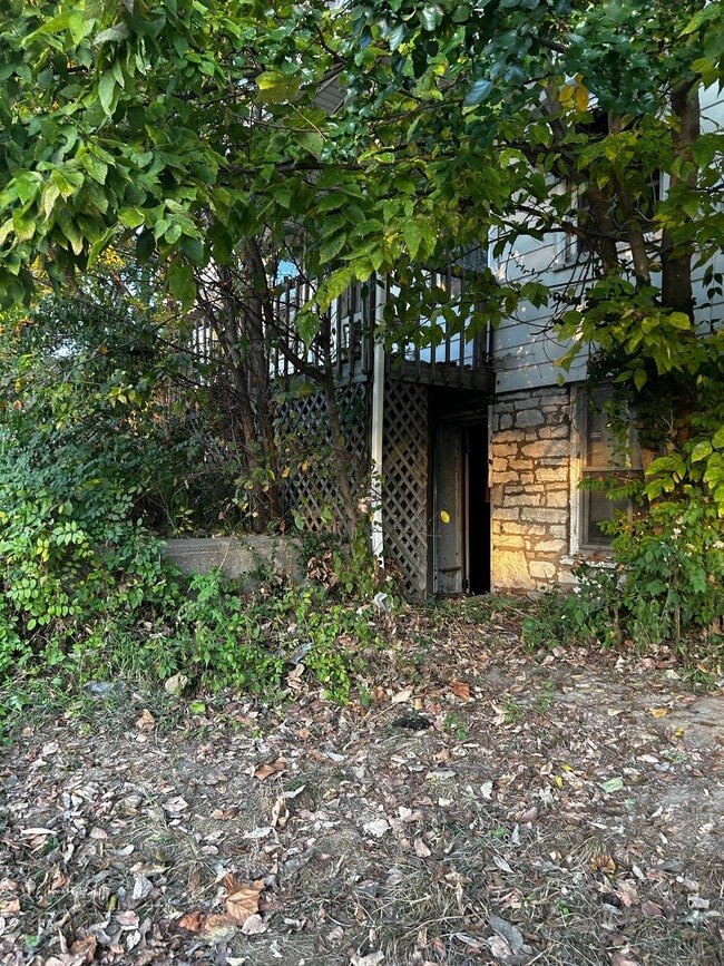 Building Photo - 517 Cherry St