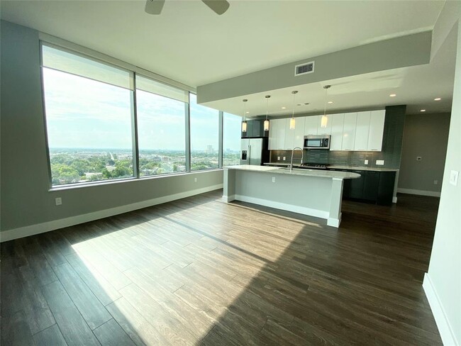 Foto del edificio - 3033 Oliver St