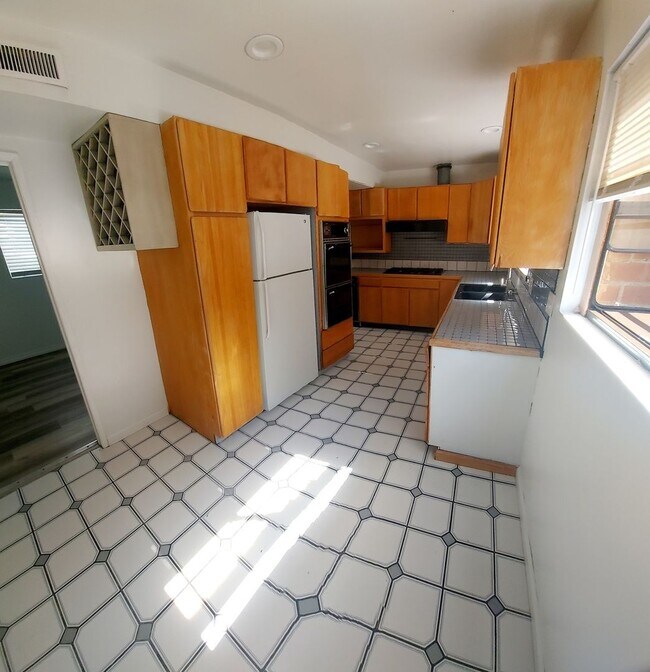 Foto del edificio - 3/4 mile to beach 3BR in Redondo Beach