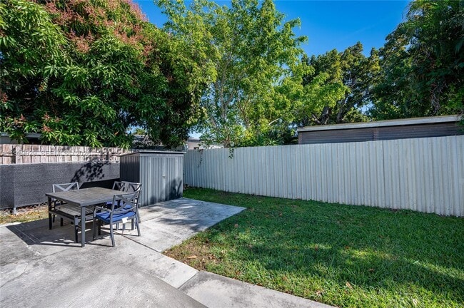 Building Photo - 3077 SW 5th St