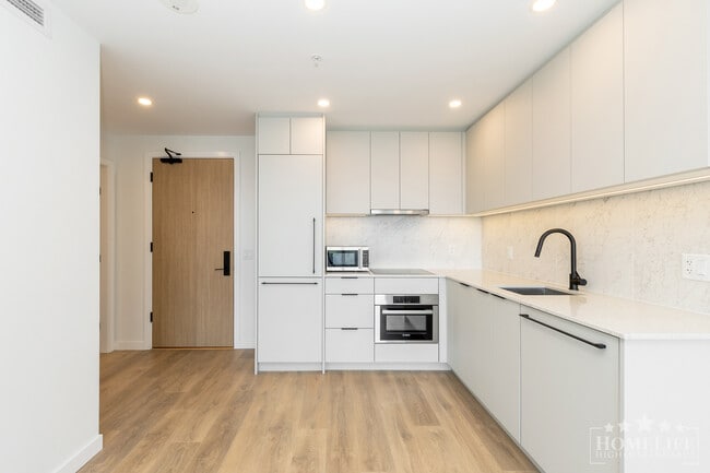 Building Photo - Modern 21st Floor 1 Bedroom Condo at Georgetown One in Surrey City Centre