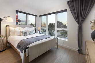 Building Photo - Vivo on Harbor