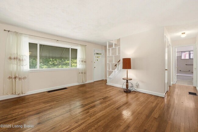 Building Photo - 415 N Hite Ave