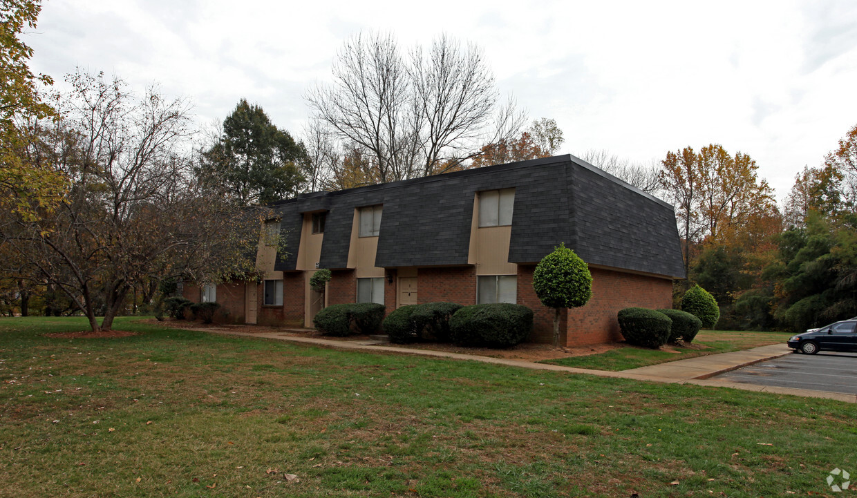 Building Photo - Lexington Green