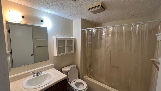 Building Photo - 2209 S Hartford Cove