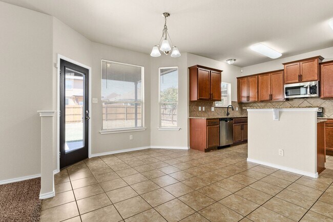 Building Photo - 1st MONTH FREE RENT!!