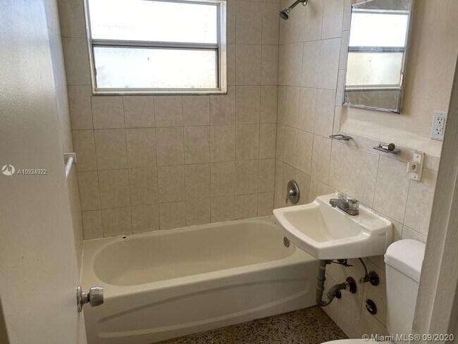 Foto del edificio - 1221 SW 4th St