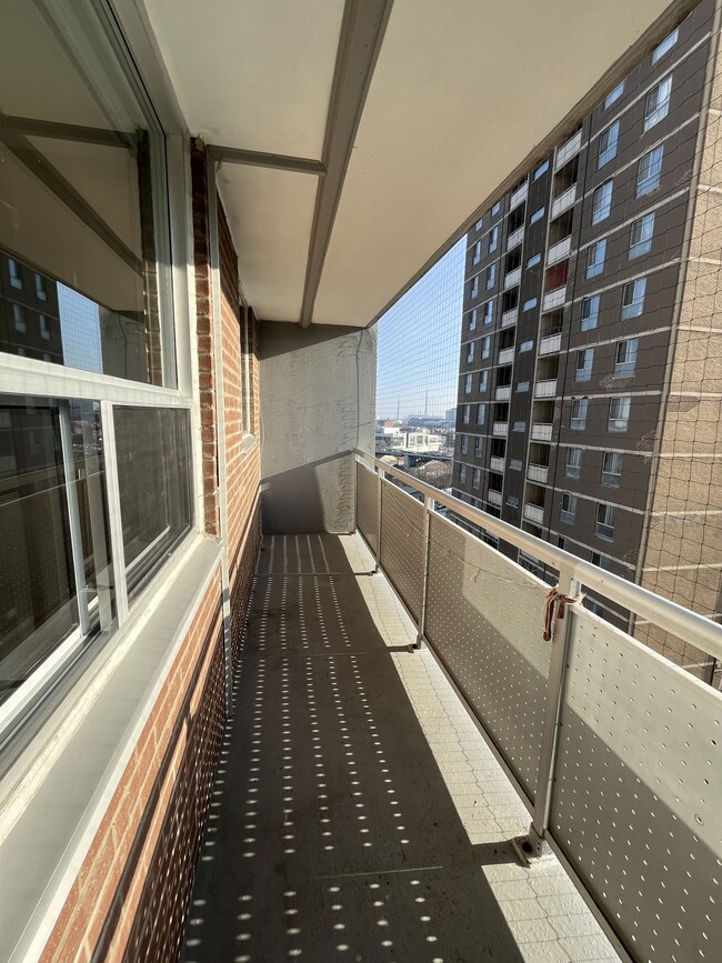 Building Photo - 230 Oak St