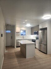 Building Photo - 5954 Village Dr