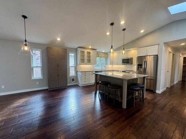 Building Photo - Beautiful 3 Bedroom Home in Bothell