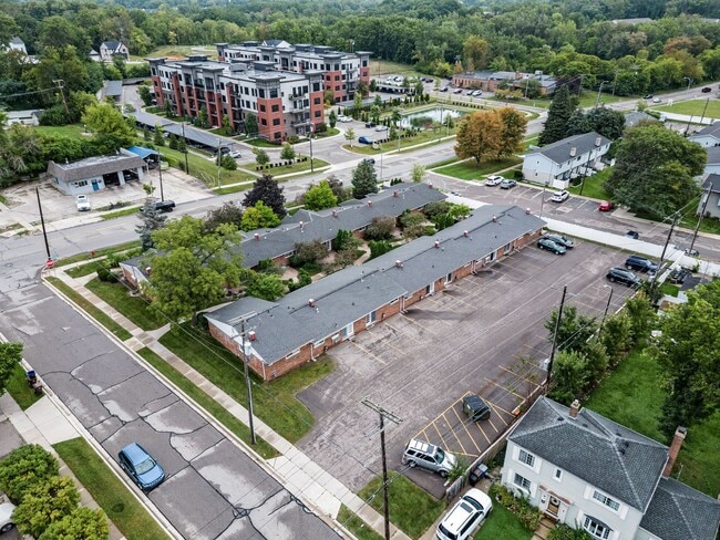 Building Photo - Plymouth Gardens Apartments