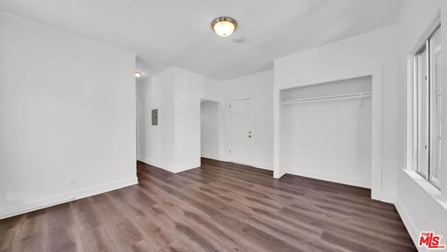Foto del edificio - 806 W 40th Pl