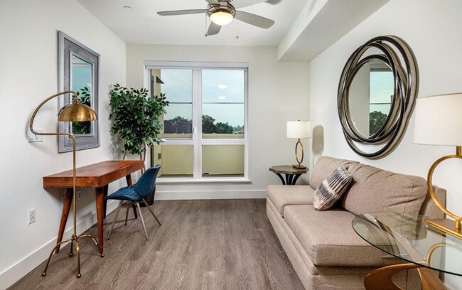 Foto del edificio - 1650 S Delaware St