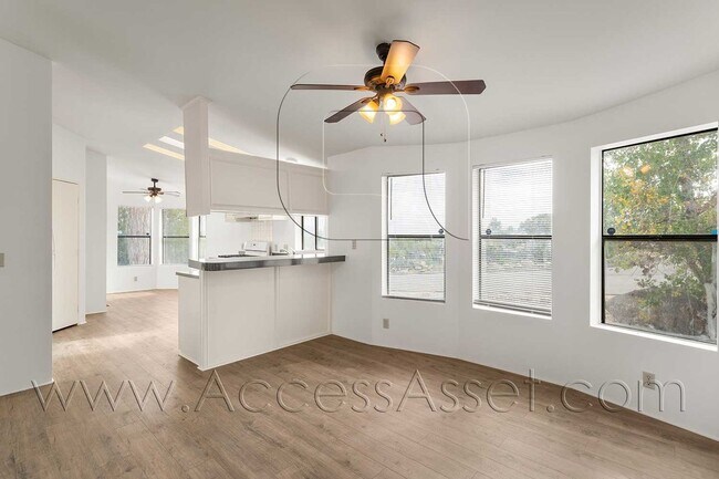 Foto del edificio - Private 3 Bed /2 Bath Home With Scenic Views In Lake Elsinore!