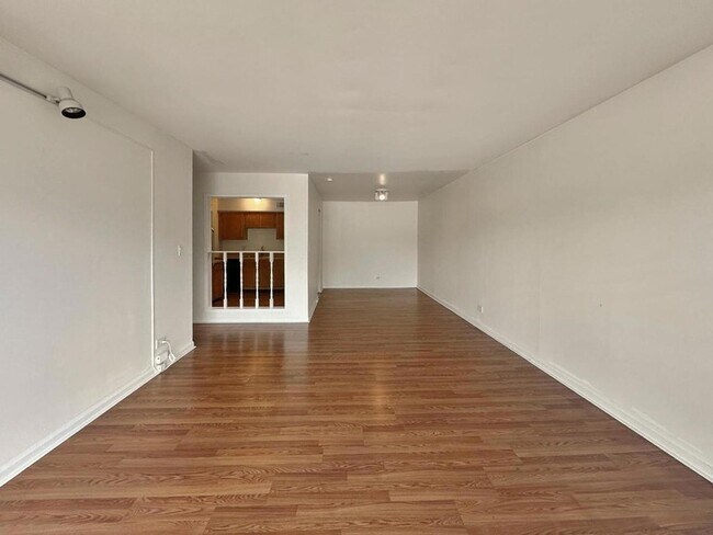 Foto del edificio - 5000 Carriage Way Dr