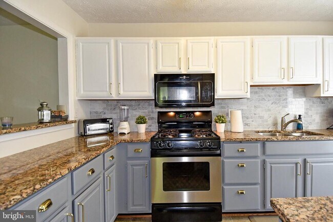 Building Photo - 12040 Cardamom Dr