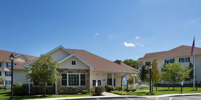 Exterior de la casa club - Abbott Landing, LLC