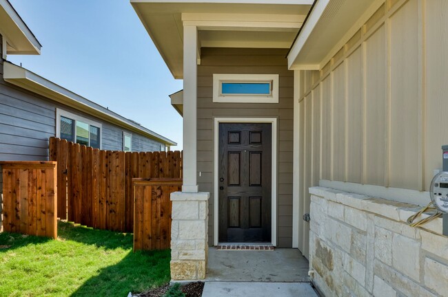 Foto del edificio - GORGEOUS 3 BEDROOM DUPLEX LOCATED IN MIDLO...