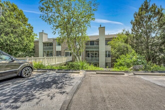 Building Photo - 1112 Summit Pointe