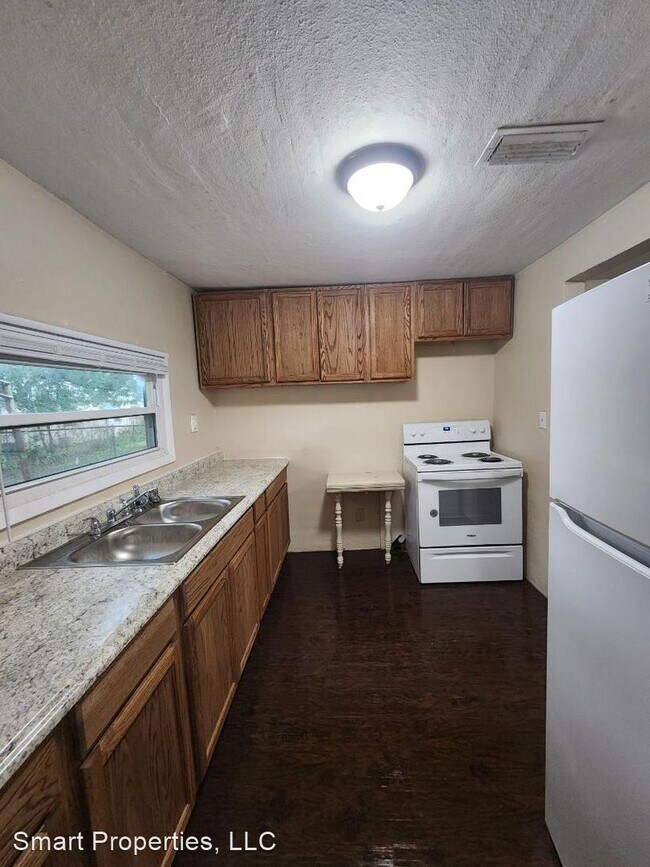 Building Photo - 3 br, 1 bath House - 2828 Mineola Dr