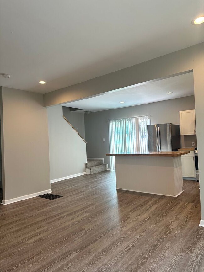 Building Photo - 3 Bedroom 1.5 Bathroom House in South Colu...