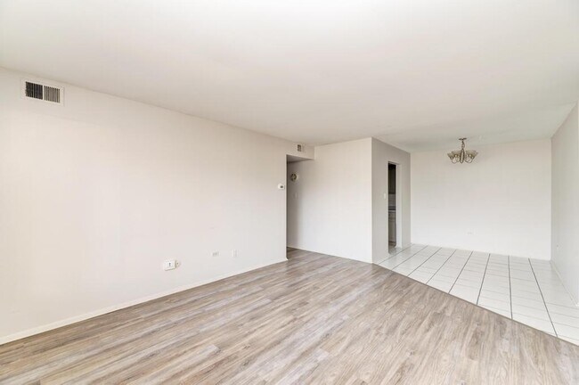 Foto del edificio - 6103 Knoll Valley Dr