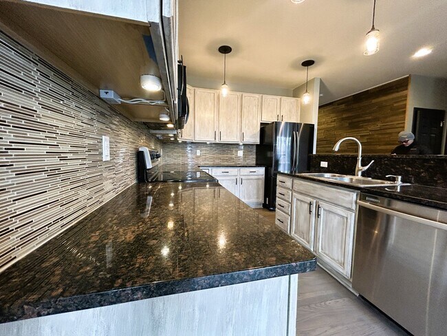 Foto del edificio - This 4-bedroom, 4-bathroom House is stunni...