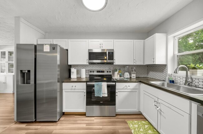 Foto del edificio - 5608 Sunset Ave