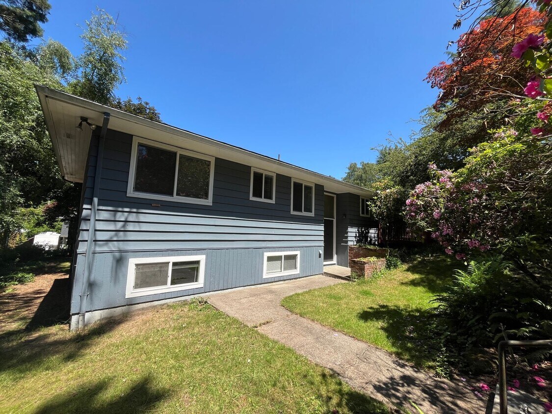 Primary Photo - Beautifully Updated 4-Bedroom Home with Fr...