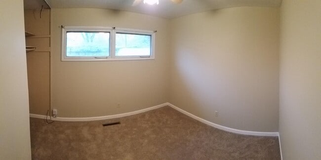 Building Photo - 1540 SW Shunga Dr