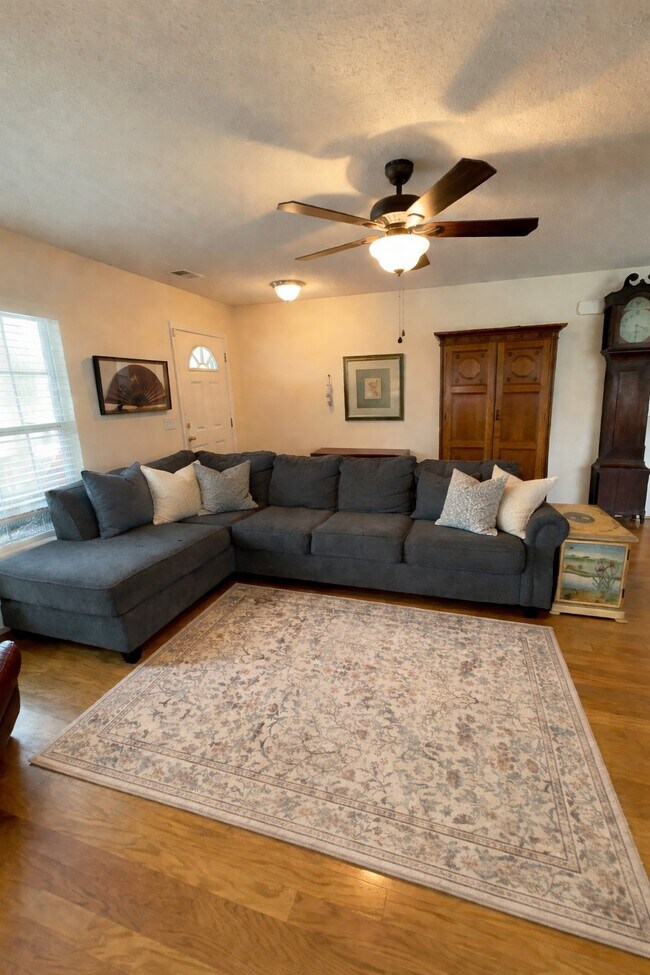 Foto del edificio - 108 White Cedar Ct