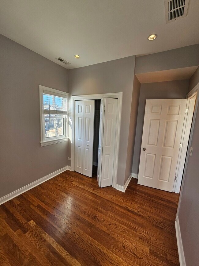 Building Photo - 2326 N Kostner Ave