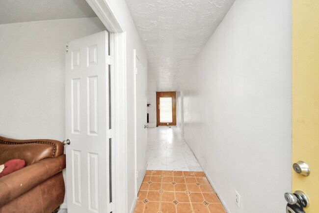 Building Photo - 9131 Rentur Dr
