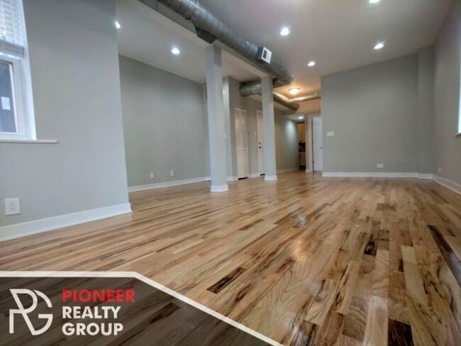 Foto del edificio - 2 bedroom in CHICAGO IL 60647