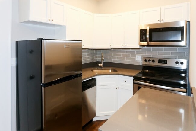 Foto del edificio - 817 W Lakeside Pl