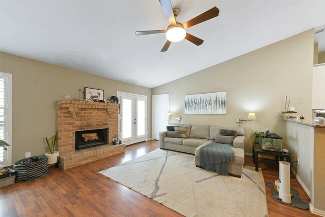 Building Photo - 2425 Augusta Dr