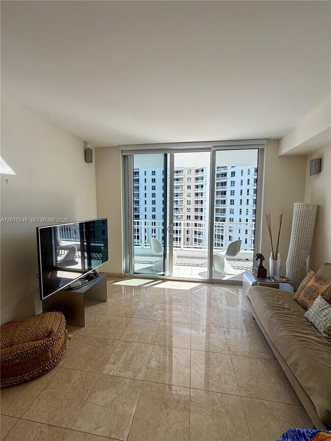 Building Photo - 801 Brickell Key Blvd