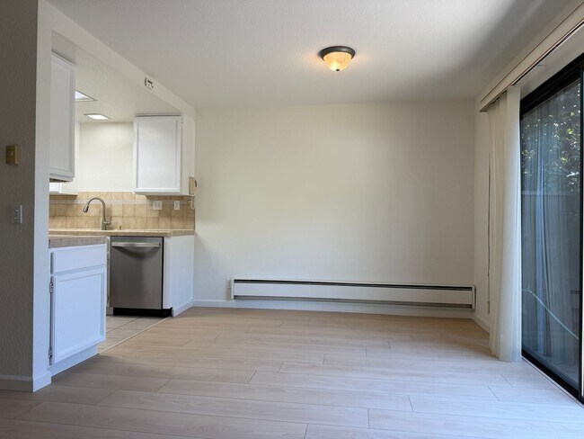 Foto del edificio - 704 Winstead Ct