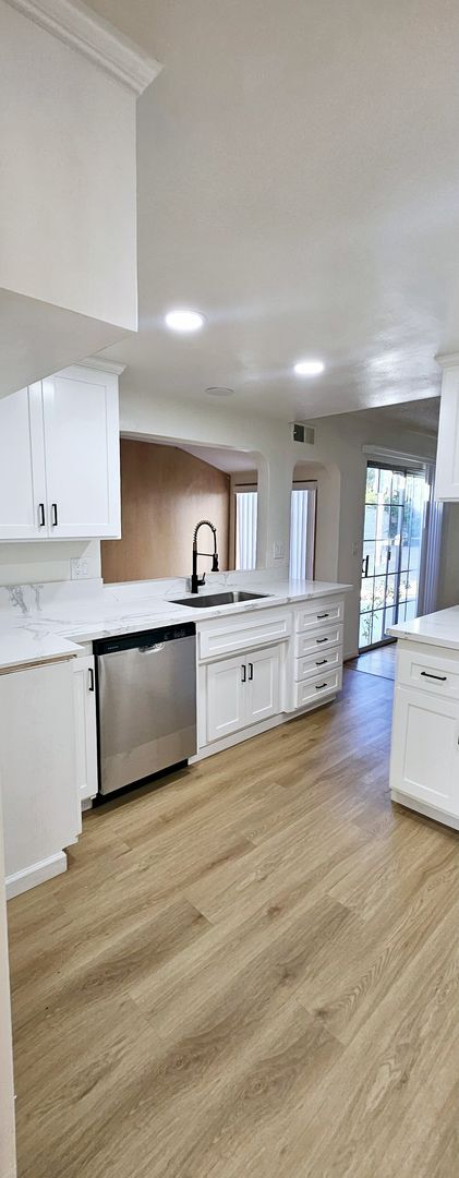Building Photo - Beautiful 5BR/4BA Home with Large Yard & P...