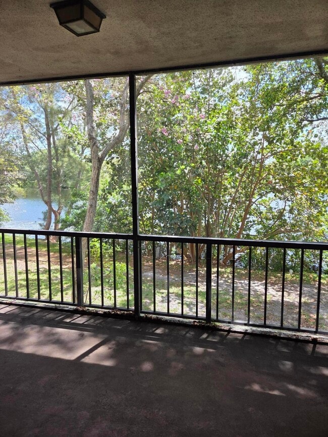 Foto del edificio - 3720 Inverrary Dr