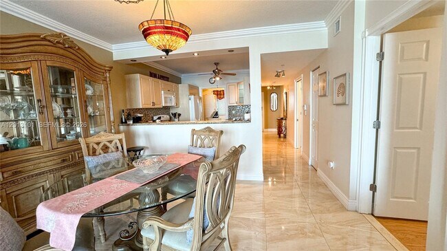 Foto del edificio - 18100 N Bay Rd