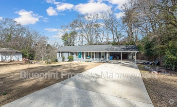 Building Photo - 4816 Lincrest Dr