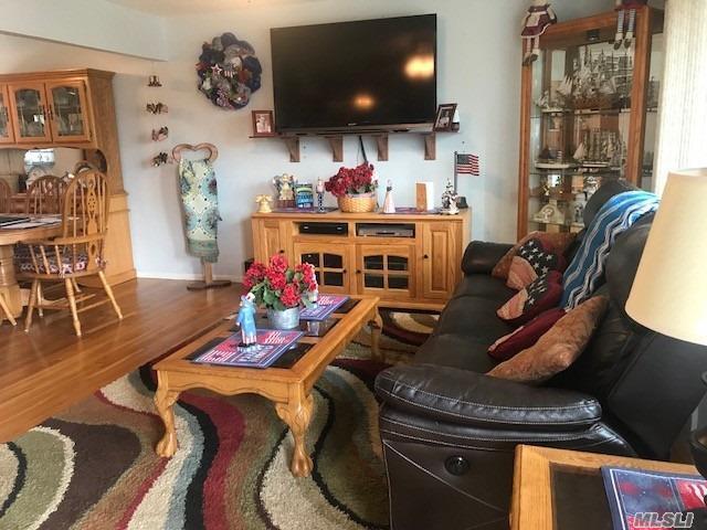 Foto del edificio - 264 Parker Ave