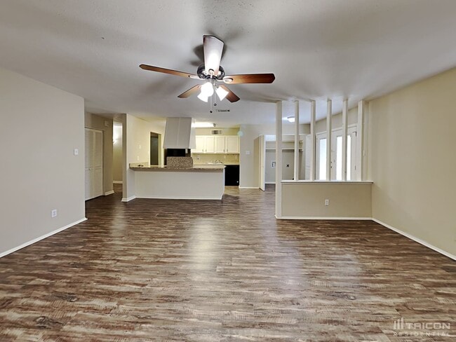 Building Photo - 1005 Llano Trail