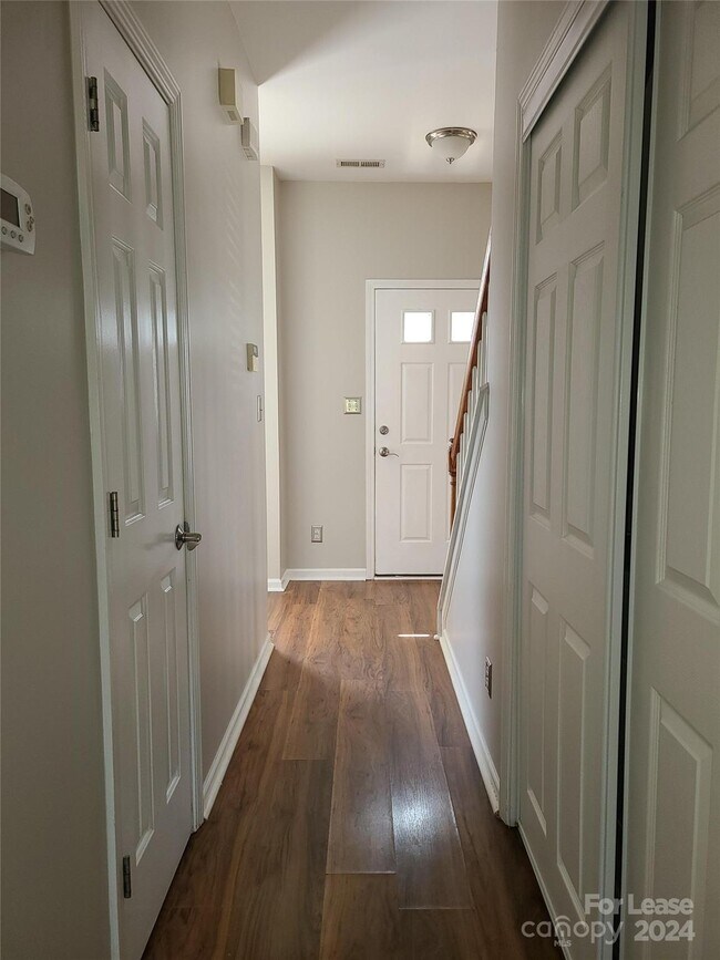 Foto del edificio - 9509 Mitchell Glen Dr