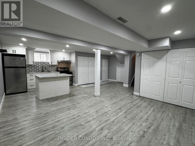 Building Photo - 49 Doncaster Dr
